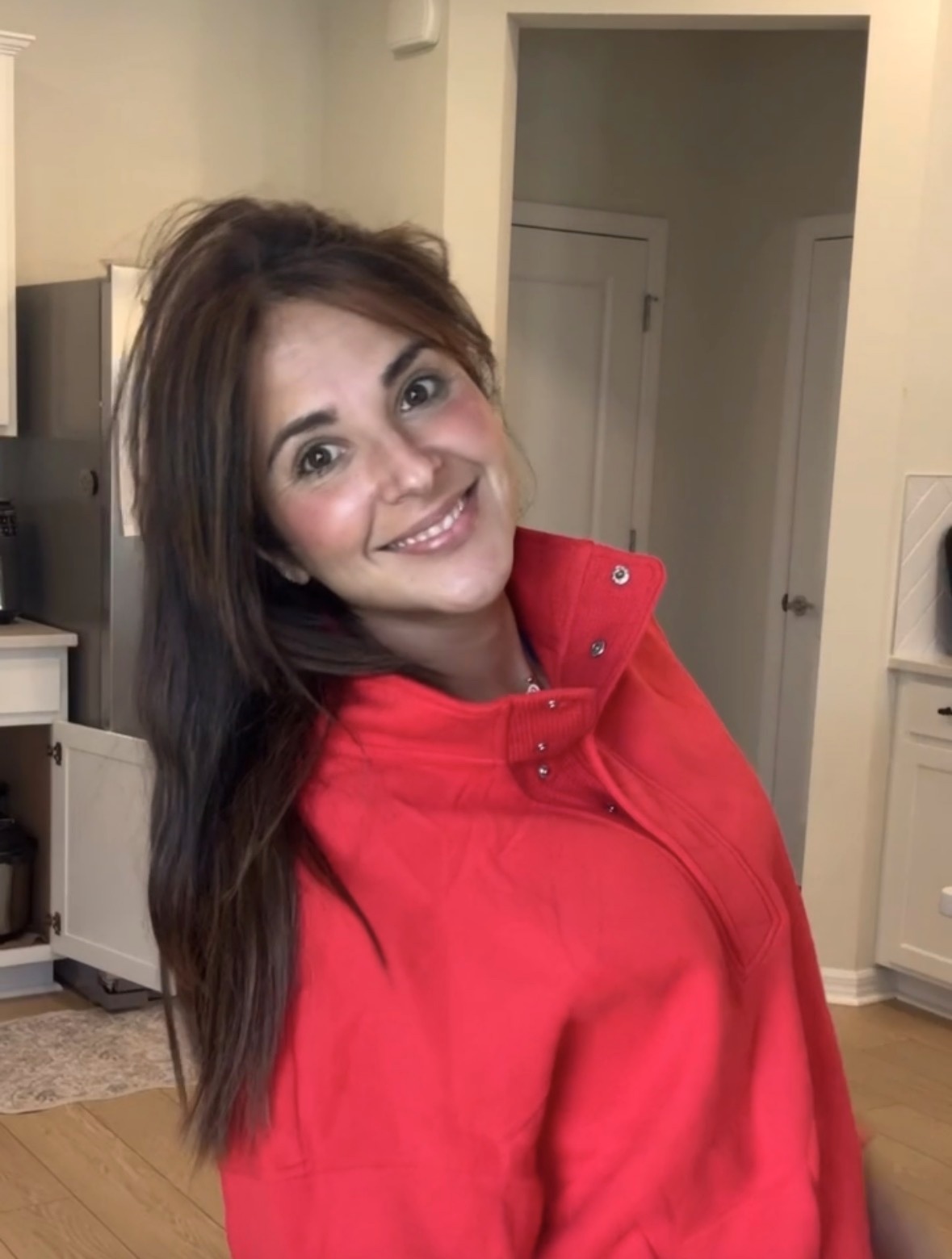 Caro Manzano mostrando su cabello largo